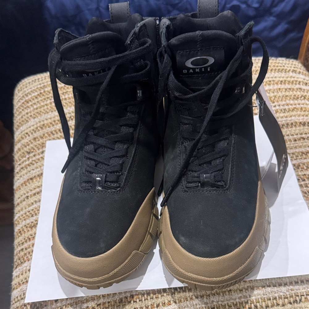 Oakley Men's Black and Brown Boots